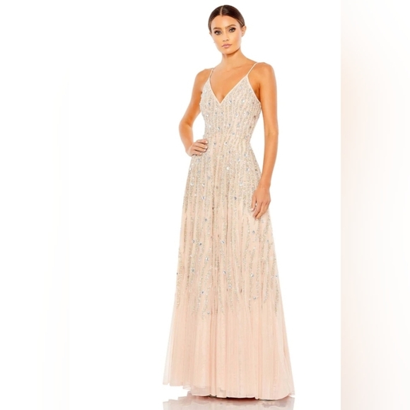 Mac Duggal,‎ Embellished V-neck Sleeveless Column Gown, Peach, Size 8 -NWT - Picture 1 of 15